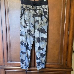 EUC Marrakech Joggers Blue Camo S Anthropologie Soft Silky Women’s pants
